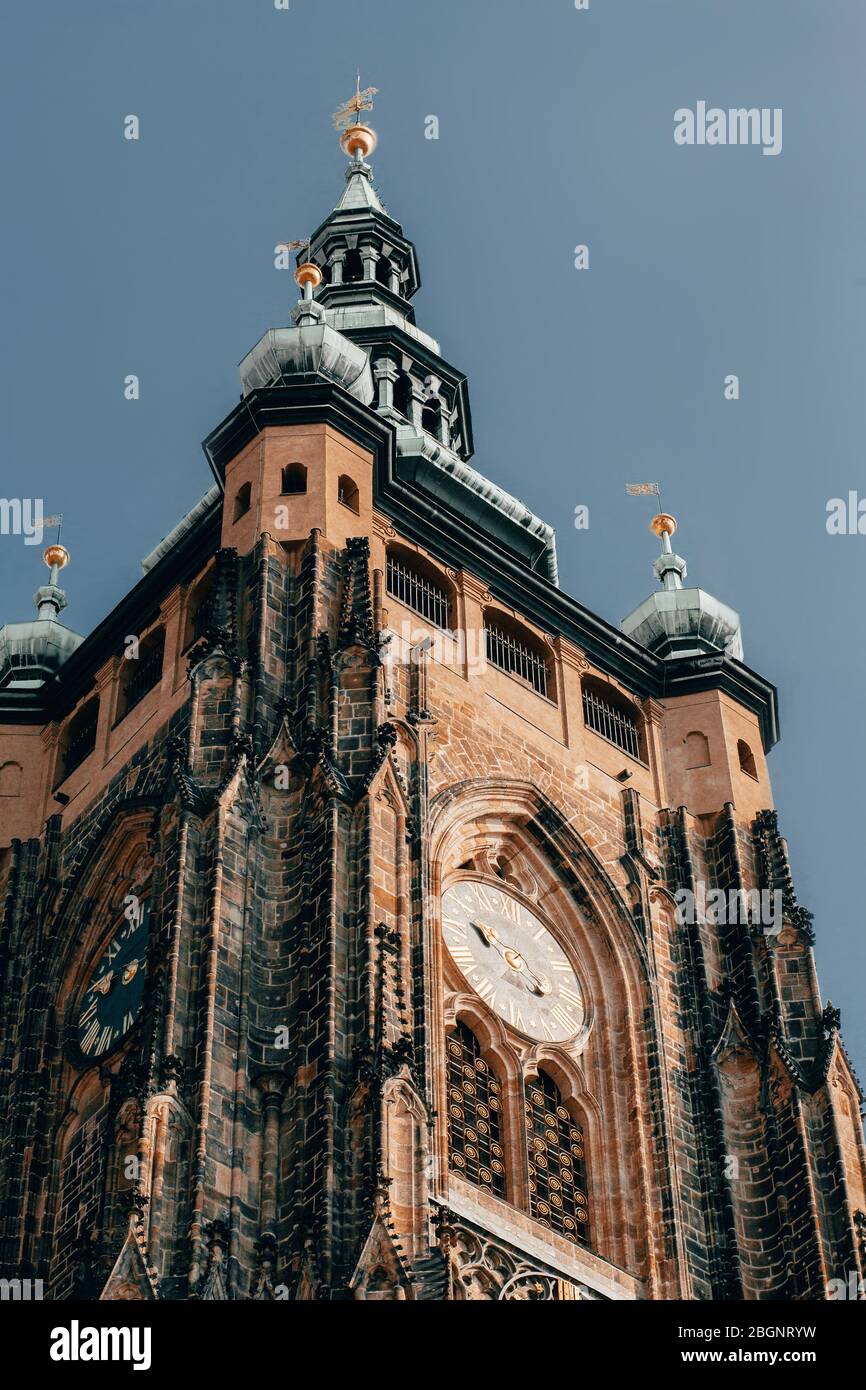Vue magnifique sur la cathédrale gothique de capel , Monument de l'architecture néogothique du catholicisme romain allemand. L'église catholique Saint-Vitus, Venceslas et Adalber Banque D'Images