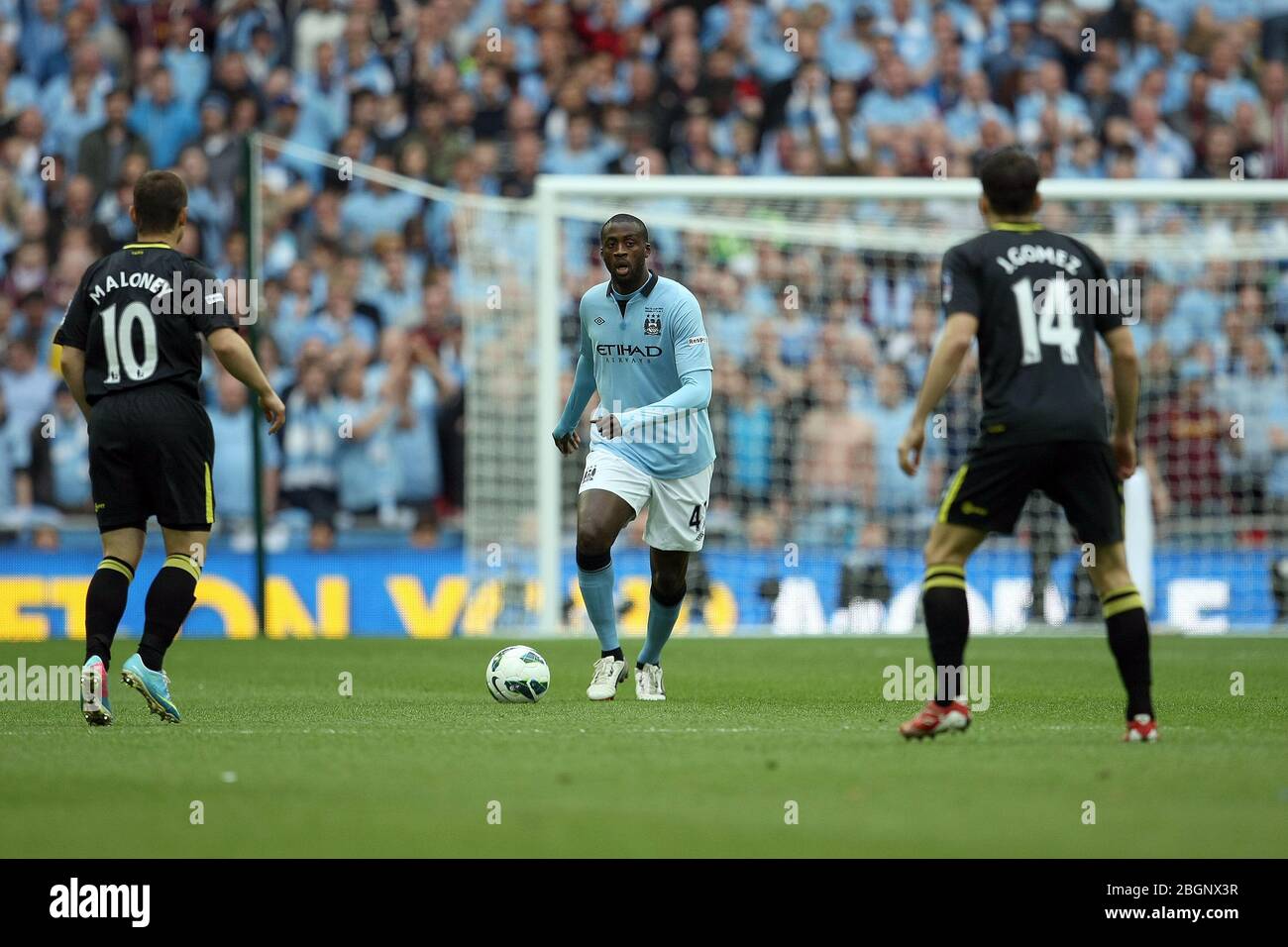 LONDRES, ANGLETERRE Yaya Toure de Manchester City lors du match final de la FA Cup avec Budweiser entre Manchester City et Wigan Athletic au stade Wembley à Londres le samedi 11 mai 2013. (Crédit: Mi News) Banque D'Images