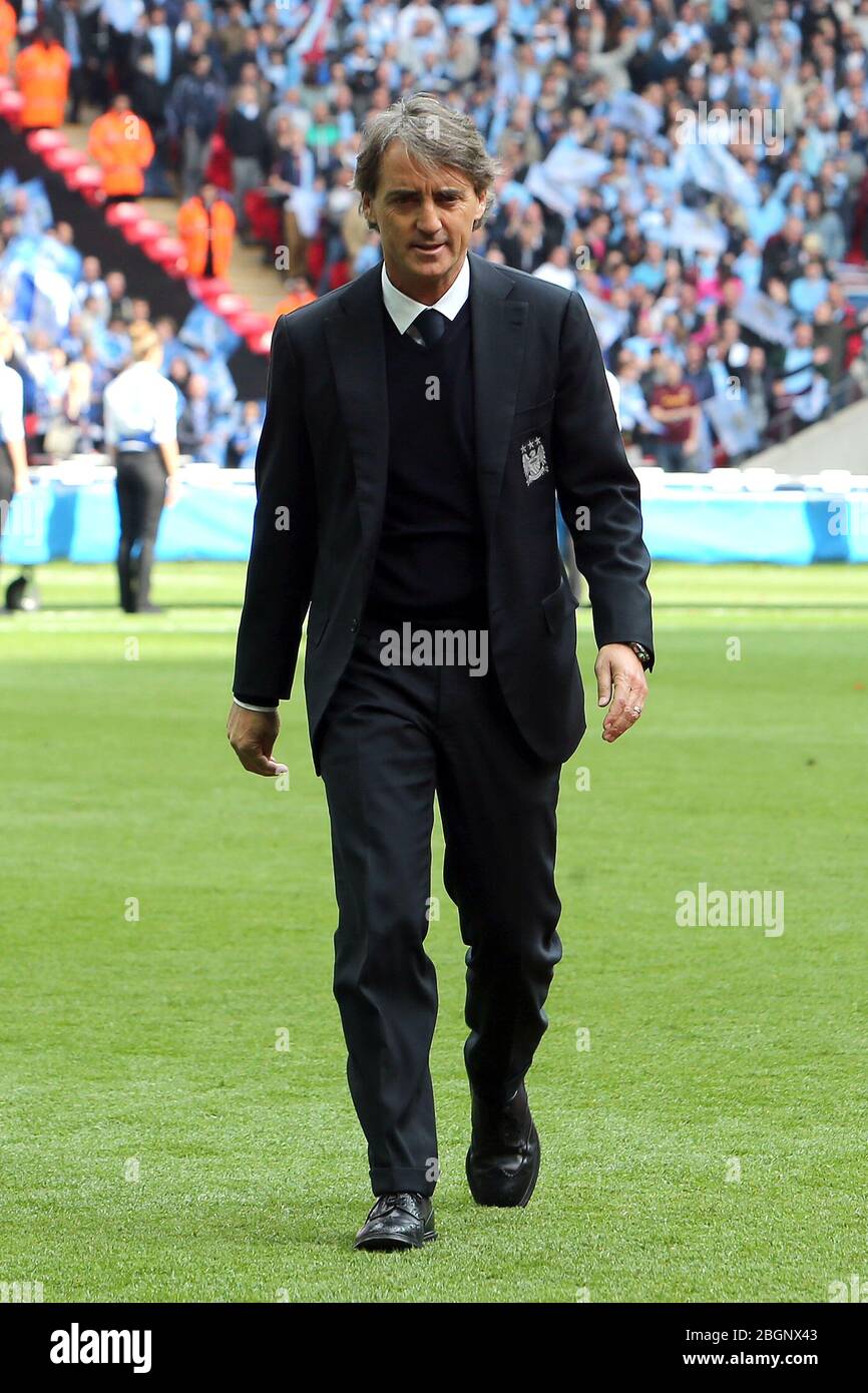 LONDRES, ANGLETERRE Manchester City Manager Roberto Mancini avant la coupe FA avec Budweiser final match entre Manchester City et Wigan Athletic au stade Wembley à Londres le samedi 11 mai 2013. (Crédit: Mi News) Banque D'Images