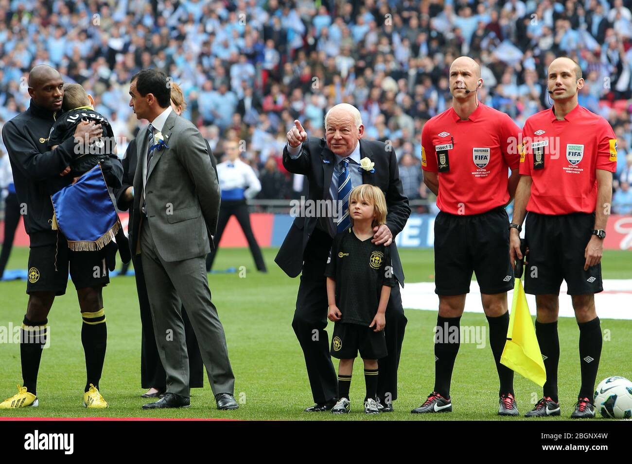LONDRES, ANGLETERRE Wigan Athletic Président Dave Whelan avant la coupe de la FA avec Budweiser final match entre Manchester City & Wigan Athletic au stade Wembley à Londres le samedi 11 mai 2013. (Crédit: Mi News) Banque D'Images