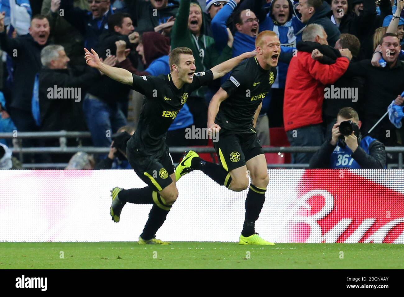 LONDRES, ANGLETERRE Ben Watson de Wigan célèbre son but gagnant lors de la coupe FA avec le match final Budweiser entre Manchester City et Wigan Athletic au stade Wembley à Londres le samedi 11 mai 2013. (Crédit: Mi News) Banque D'Images