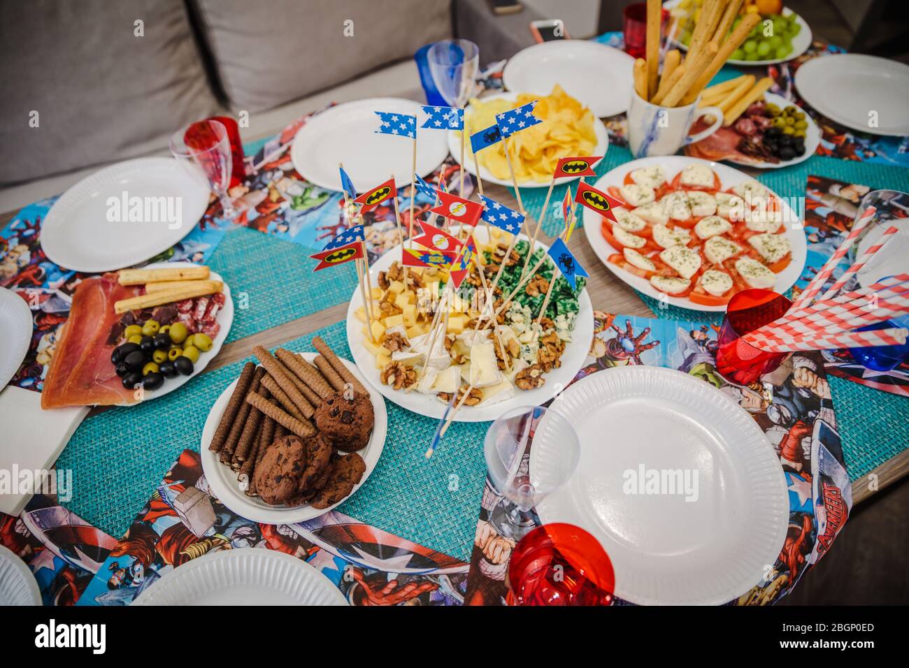Lviv Ukraine Aout 19 Decoration Thematique De Super Heros De Fete Table Avec Decor De Bandes Dessinees Marvel Pour Des Idees De Fete D Anniversaire Celebration Photo Stock Alamy