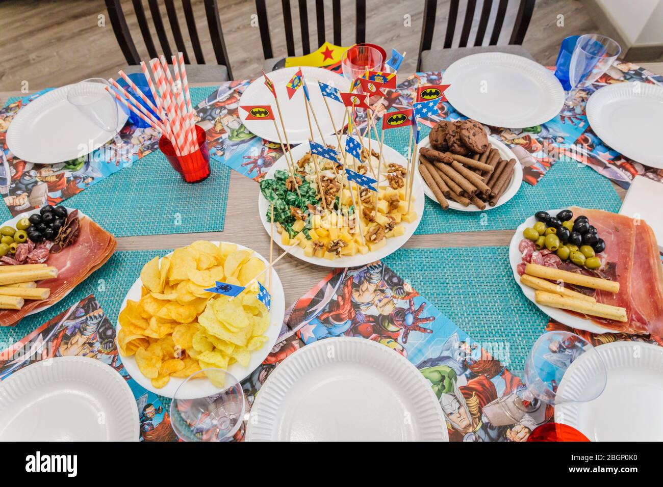 Lviv Ukraine Aout 19 Decoration Thematique De Super Heros De Fete Table Avec Decor De Bandes Dessinees Marvel Pour Des Idees De Fete D Anniversaire Celebration Photo Stock Alamy
