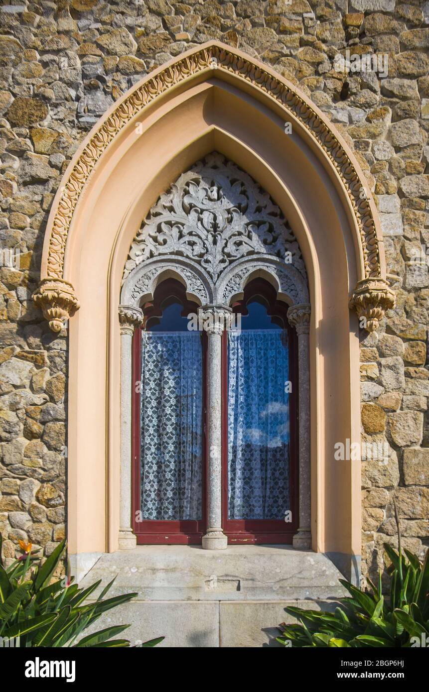 Détail de la fenêtre au palais Monserrate de Sintra, Portugal Banque D'Images