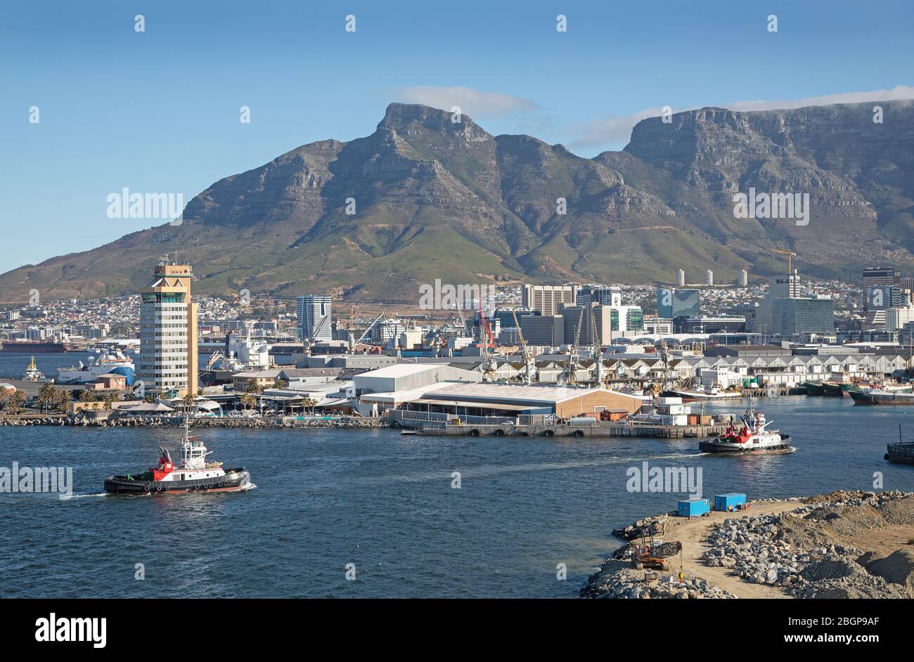 Photo aérienne des remorqueurs retournant au port du Cap Banque D'Images