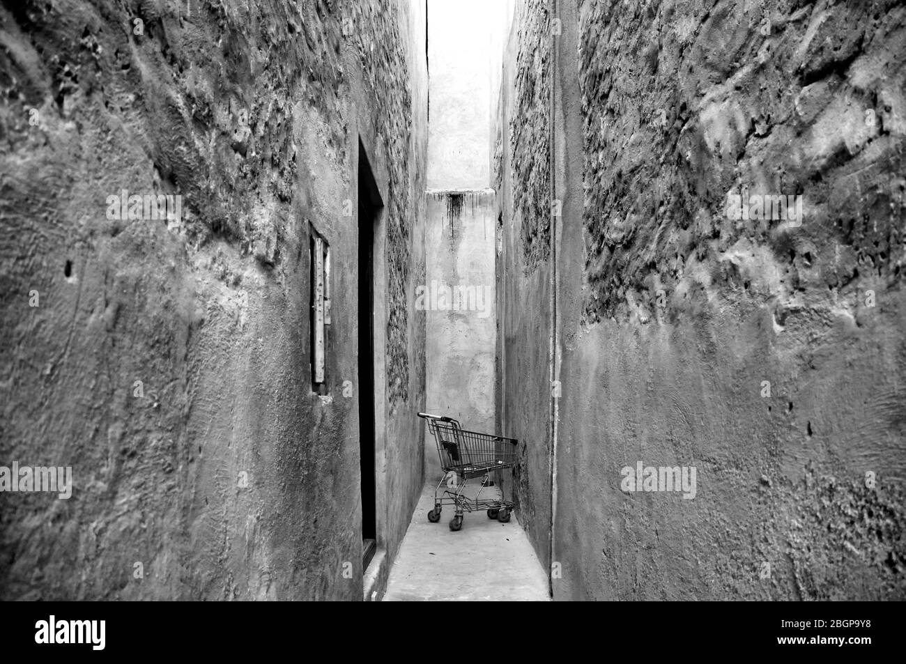 Panier abandonné à Al Bastakiya, Dubaï, Émirats arabes Unis Banque D'Images