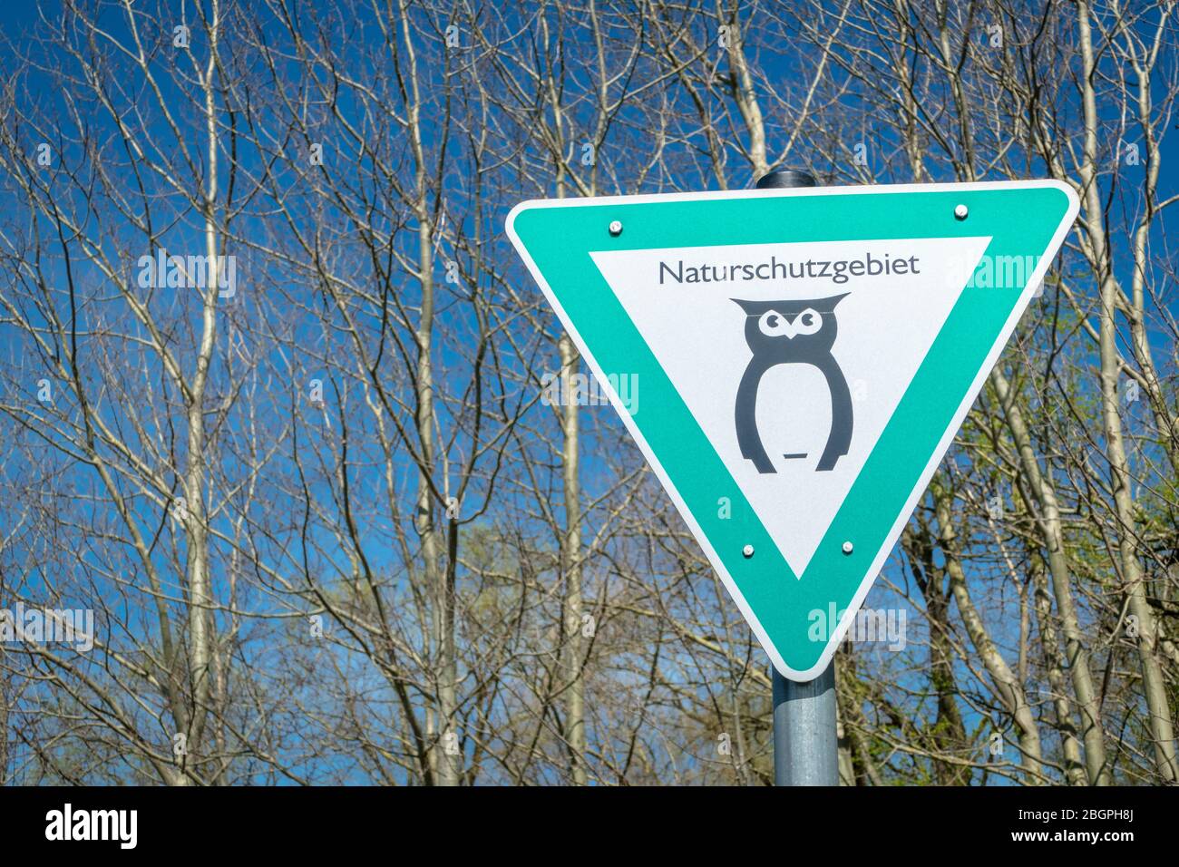 BREMEN, ALLEMAGNE - 10 avril 2020 - signe montrant la région appelée «Naturachutzgebiet» dans Werderland, Bremen Banque D'Images