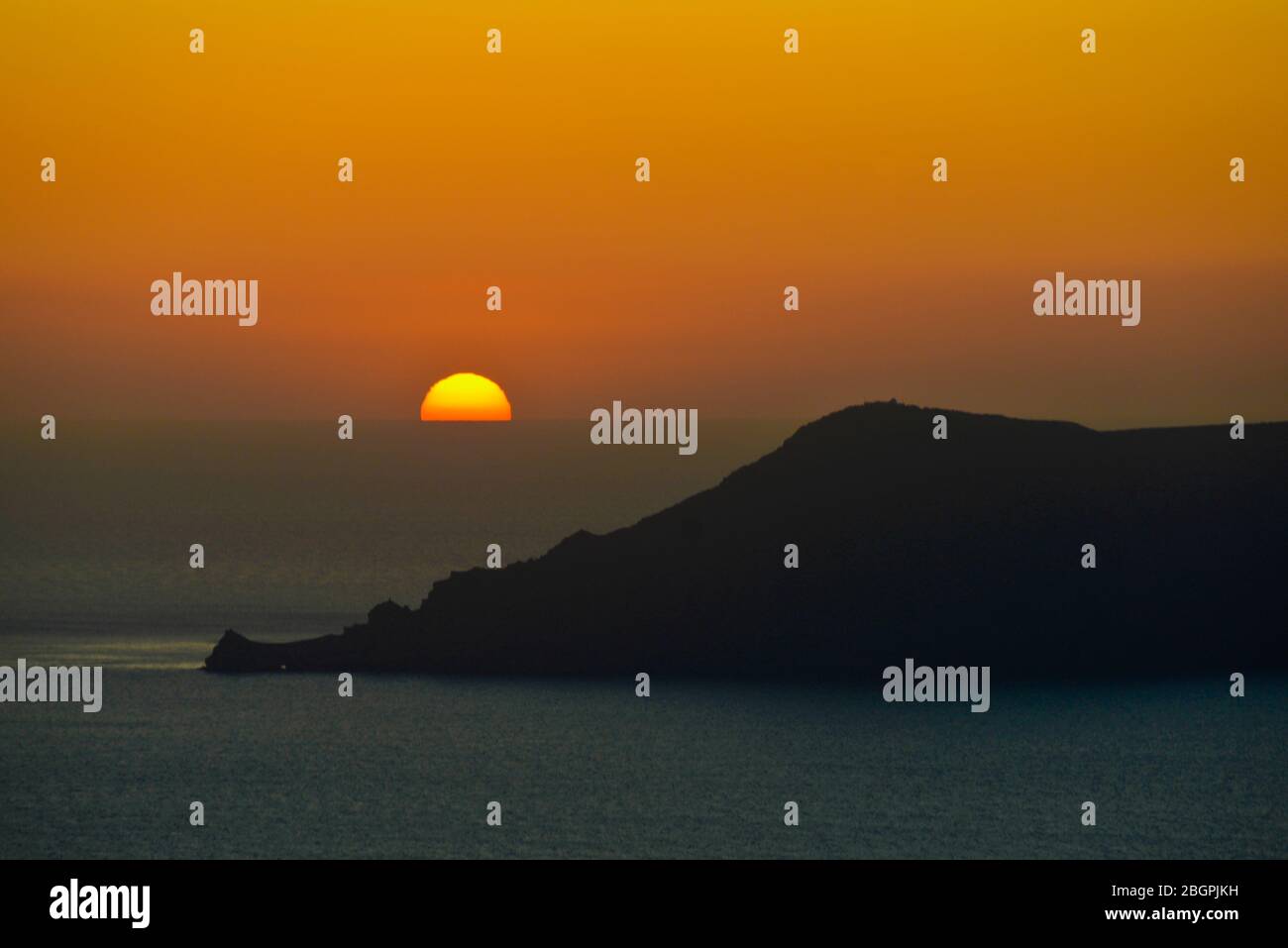 Coucher de soleil sur la caldeira de Santorin. Vue de Fira. Grèce Banque D'Images