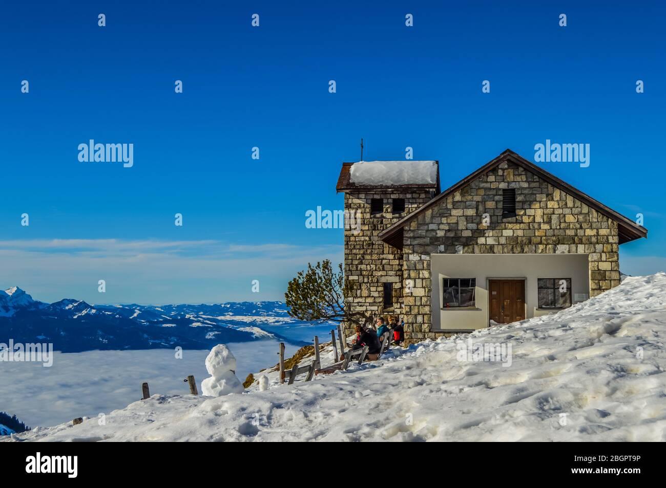 Vue panoramique alipne et la neige vue depuis le Mont Rigi Kulm Kaltbad près de Gersau Suisse Banque D'Images