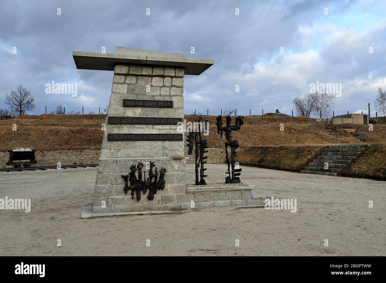Camp de concentration nazi allemand, extermination en Pologne occupée, camp de concentration Hitler, camp d'extermination en Pologne occupée allemande, allemand, camp de concentration, mort allemande Gross-Rosen, dolnoslaskie, pologne, camp de concentration nazi, Gross-Rosen près de Strzegom, rogoznica, dolnoslaskie, pologne, europe, dolnoslaskie, pologne, europe, concentration nazie allemande, camp, historique, deux, guerre, photo de Kazimierz Jurewicz, la machine à mort d'Hitler, production de gaz Tabun par l'entreprise IG Farben dans le camp KL Gross Rosen, photo Kazimierz Jurewicz, Banque D'Images