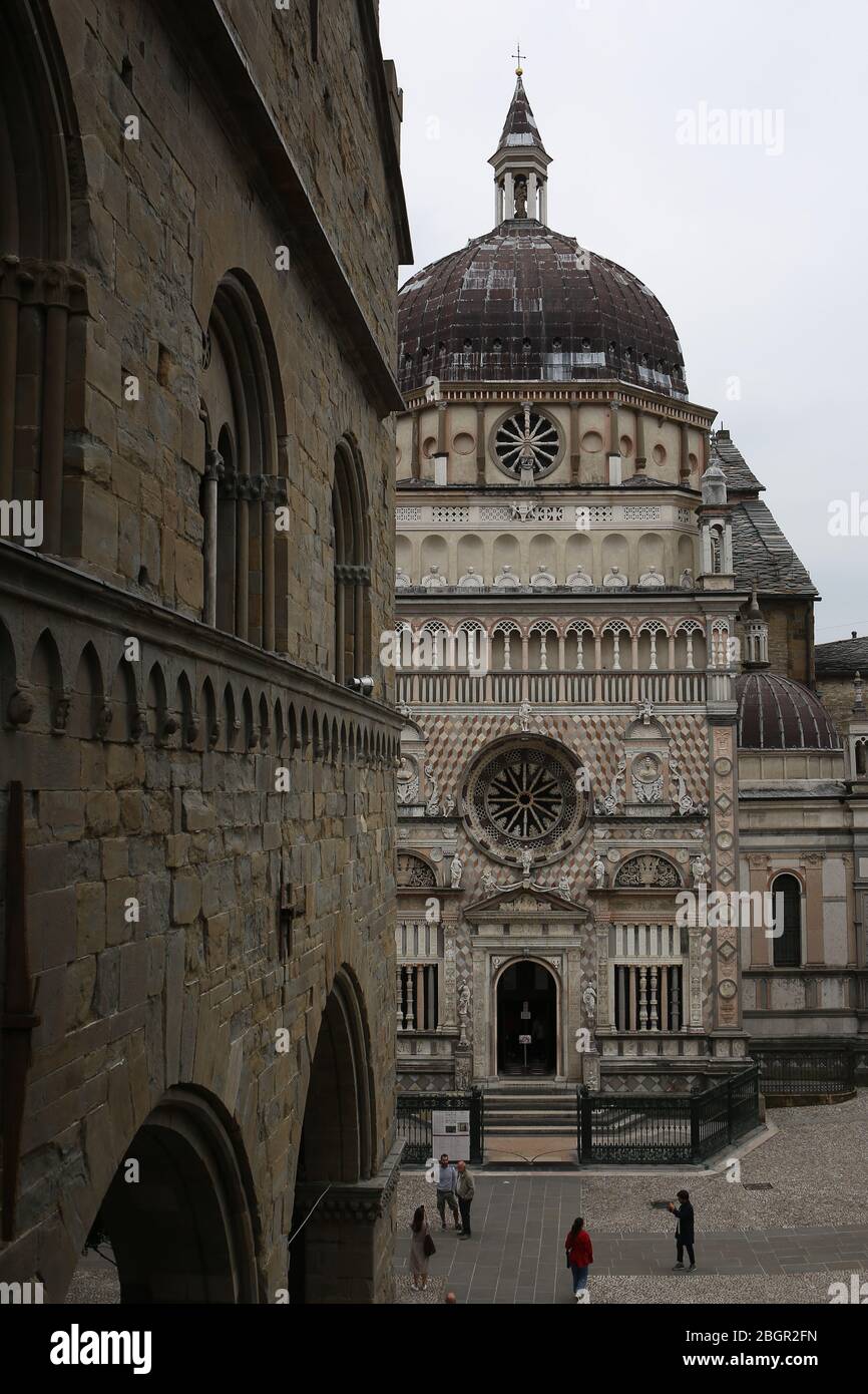 Bergame, Italie, Lombardie - 22 septembre 2019 : la basilique de Santa Maria Maggiore dédiée à St Mary, à la Piazza del Duomo, Bergame citta alta. Banque D'Images