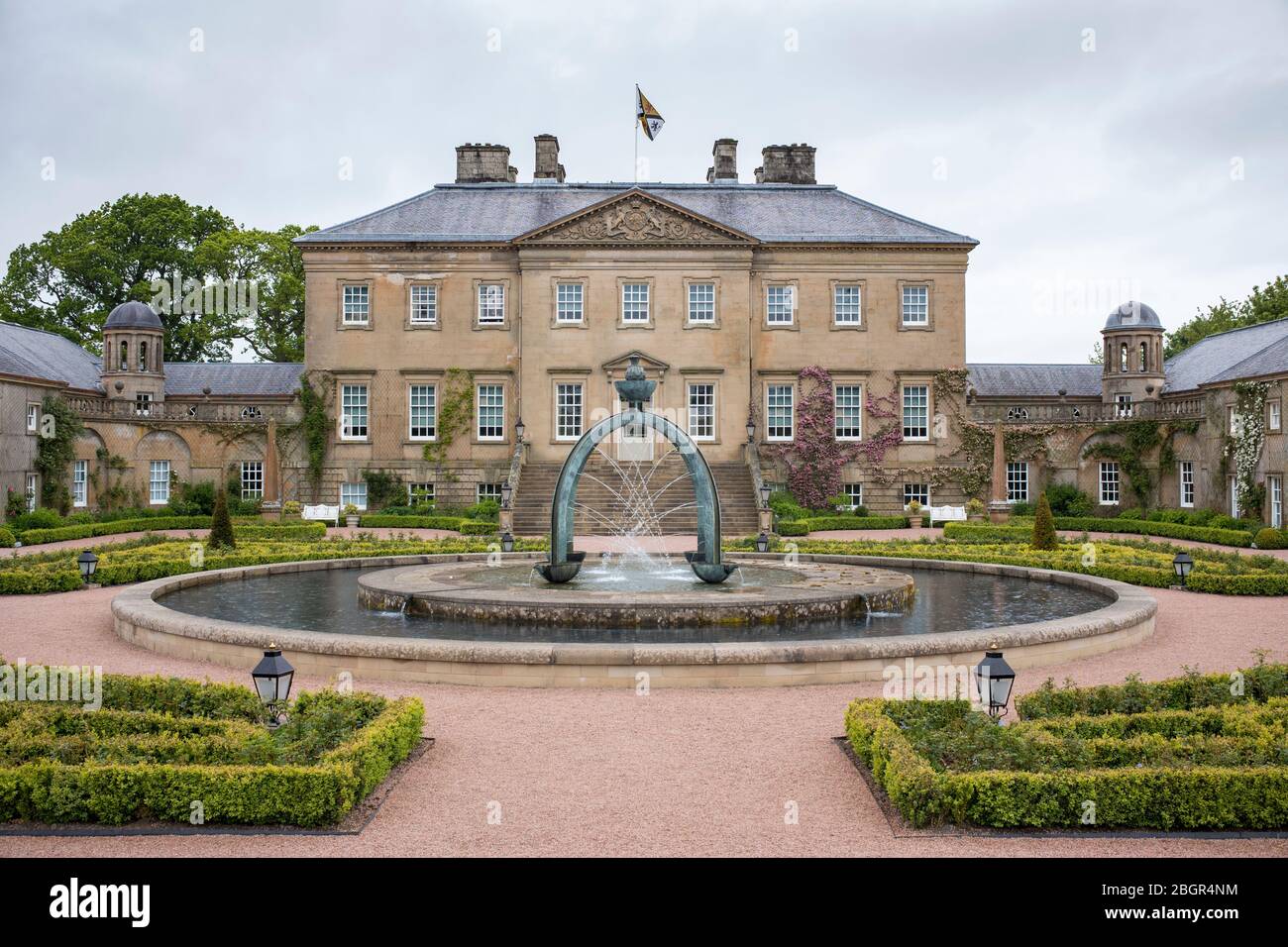 Dumphries House, une maison de campagne palladienne du XVIIIe siècle, de style néo-classique, fontaine, labyrinthe et domaine dans Ayrshire, en Écosse Banque D'Images