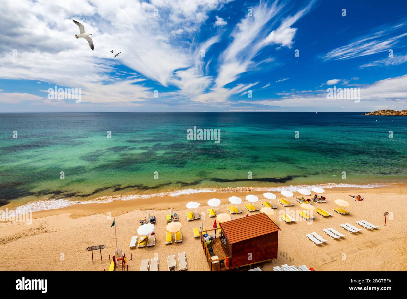 Careanos Beach (Praia dos Careanos) à Portimao, Algarve, Portugal. Concept pour voyager au Portugal et les vacances d'été à Portimao, Algarve, Portugal Banque D'Images