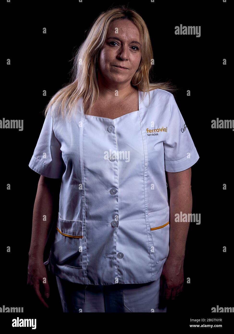 Ana Belen Romero, une Fighter de Covid-19, pose lors d'une séance de Portrait à l'hôpital universitaire de Mostoles. Banque D'Images