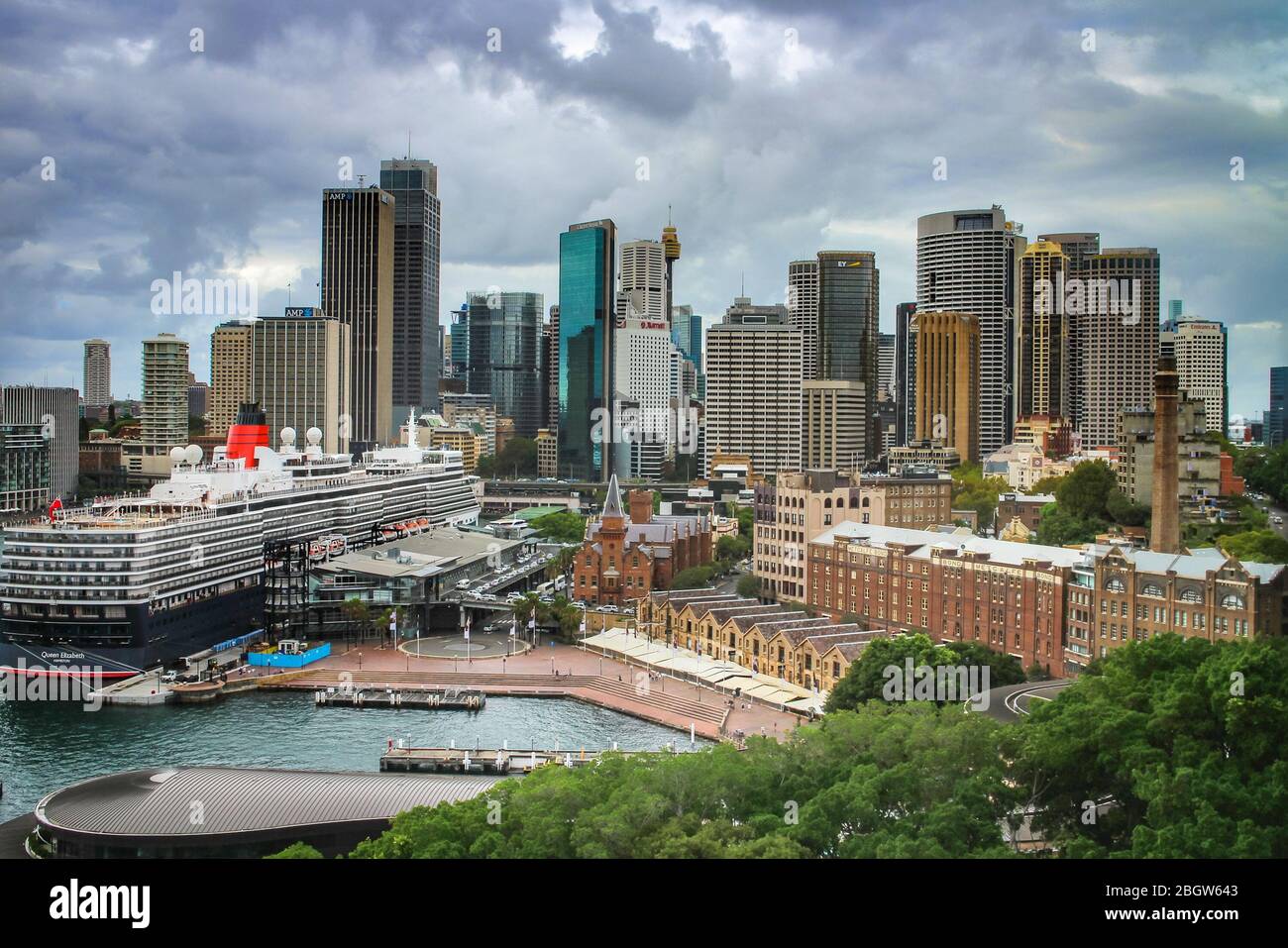 Horizon du quartier central des affaires de Sydney avec Circular Quay du port de Sydney, vu du Harbour Bridge. Sydney, Nouvelle-Galles du Sud, Australie. Banque D'Images