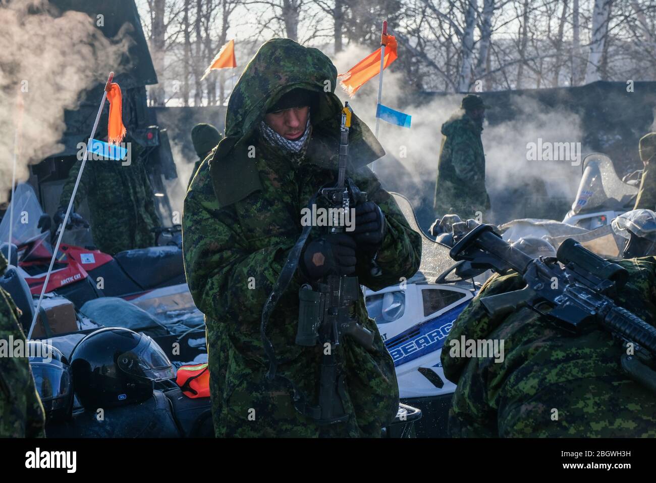 SAGUENAY, CANADA - JANVIER 14 : un groupe de soldats lors d'un exercice militaire franco-canadien, Québec, Saguenay, Canada, le 14 janvier 2017 à Saguena Banque D'Images