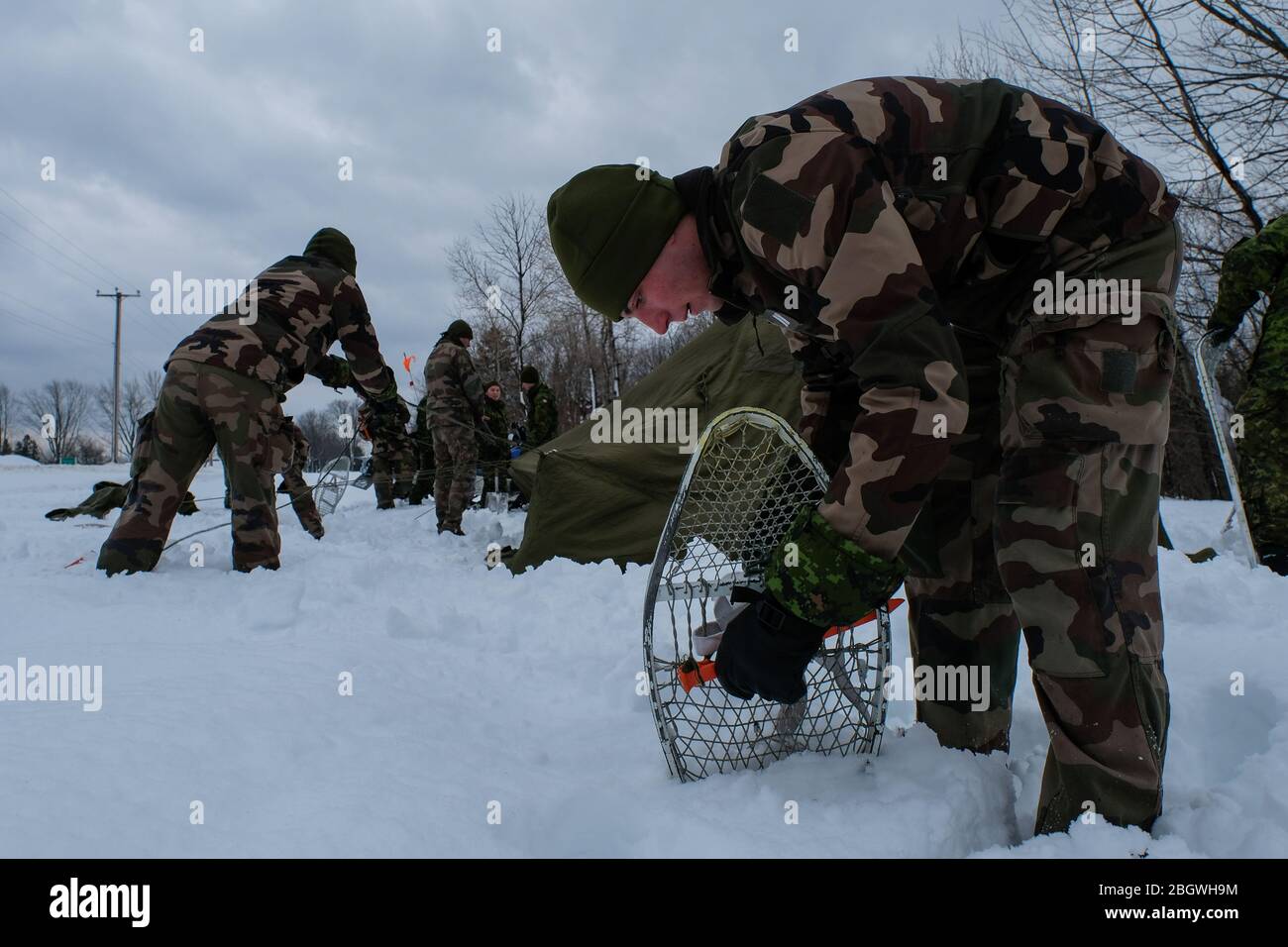 SAGUENAY, CANADA - JANVIER 11 : un groupe de soldats dans la neige lors d'un exercice militaire franco-canadien, Québec, Québec, Canada le 11 janvier, Banque D'Images