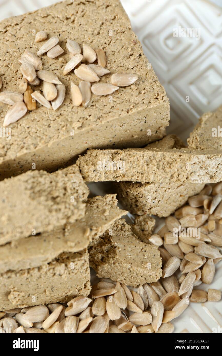 Halva de tournesol sur plaque, gros plan Banque D'Images