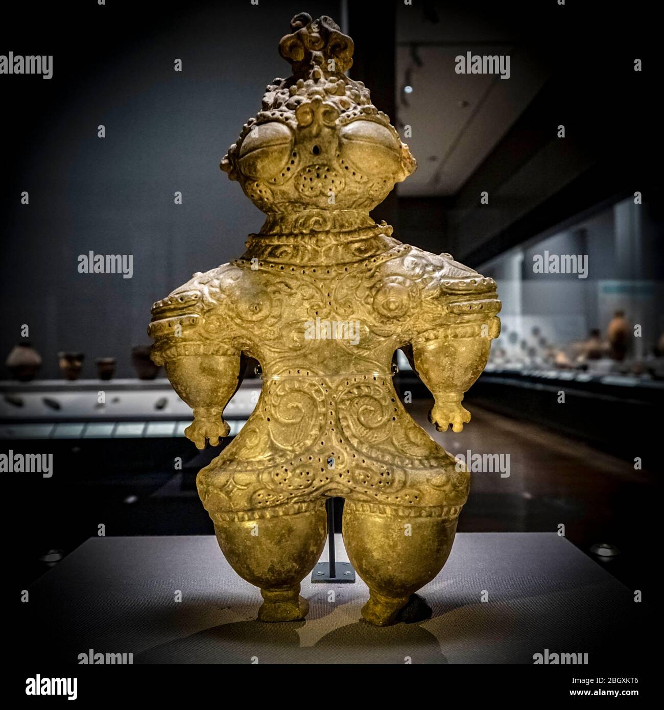 Dogu (figurine de fertilité d'argile 'spaceman') avec yeux en forme de google, période Jomon, 1000 à 400 BC Banque D'Images
