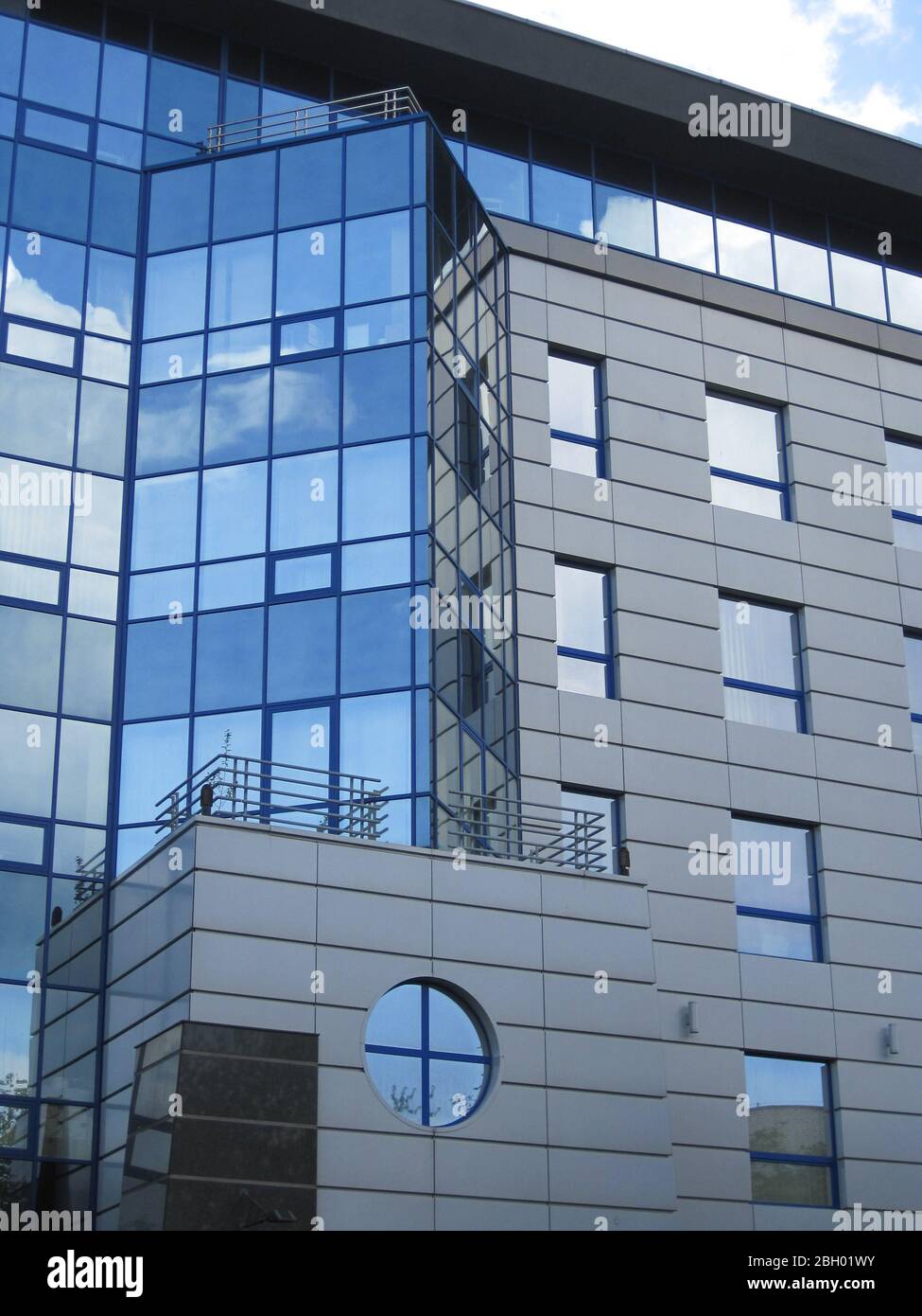 Bâtiment moderne de bureaux - façade Banque D'Images