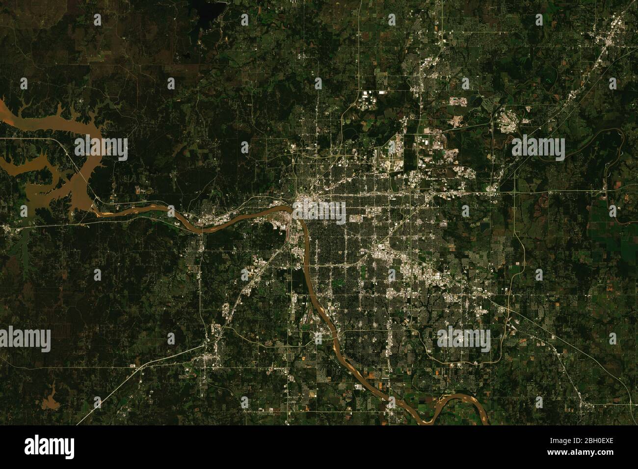Image satellite haute résolution de Tulsa, États-Unis - contient les données sentinelles Copernicus modifiées (2019) Banque D'Images Image satellite haute résolution de Tulsa, États-Unis - contient les données sentinelles Copernicus modifiées (2019) Banque D'Images