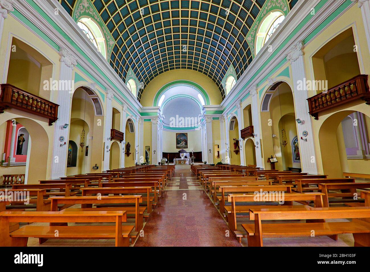 Intérieur de la cathédrale catholique dédiée à Saint Stephen, à Shkoder, en Albanie Banque D'Images