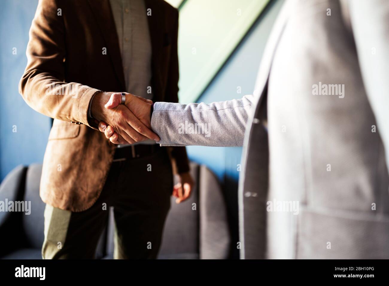 Concept de poignée de main d'affaires et de personnel d'affaires. Partenariat, accord, accord. Banque D'Images