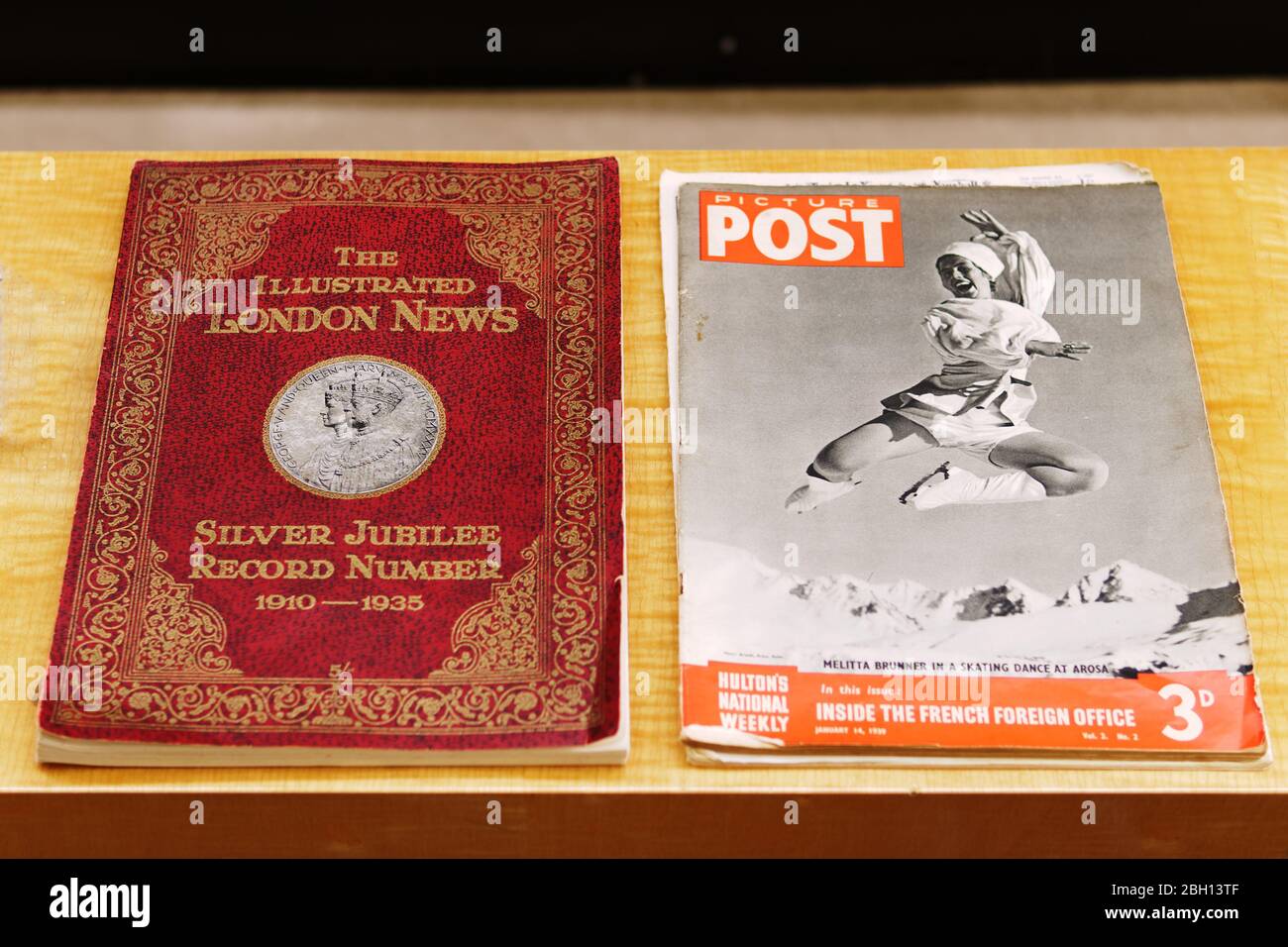 Couverture des magazines d'actualités vintage, The Illustrated London News Magazine Silver Jubilee Record Number 1910–1935 et Picture Post 14 janvier 1939. Banque D'Images