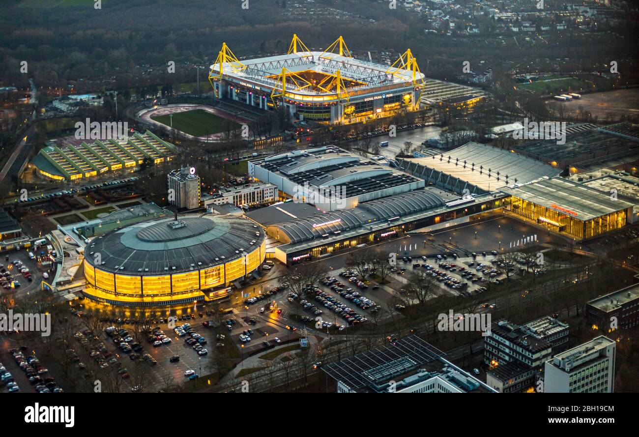 Vue sur Westfalenhallen, BVB Stadion Dortmund, signal Iduna Park au crépuscule, 18.01.2020, vue aérienne, Allemagne, Rhénanie-du-Nord-Westphalie, Ruhr Area, Dortmund Banque D'Images