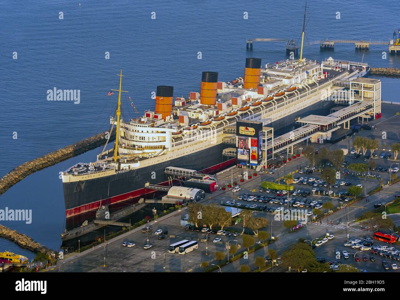 , croisière historique et navire à passagers (un hôtel aujourd'hui) la Reine Mary à long Beach, 20.03.2016, vue aérienne, États-Unis, Californie, long Beach Banque D'Images