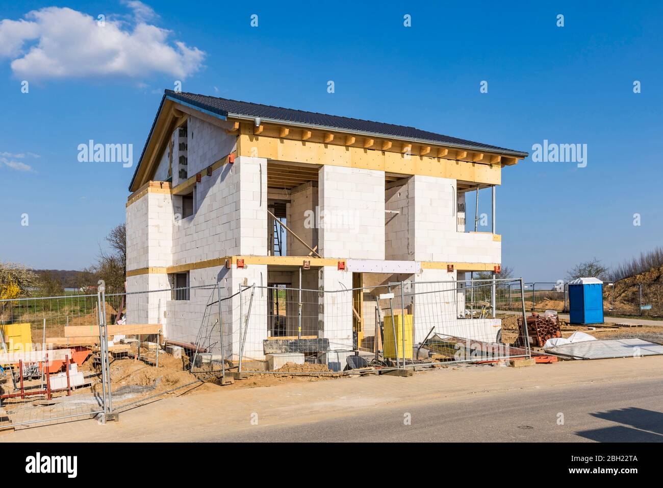 Allemagne, Bade-Wurtemberg, Waiblingen, Fence devant la maison moderne en construction Banque D'Images