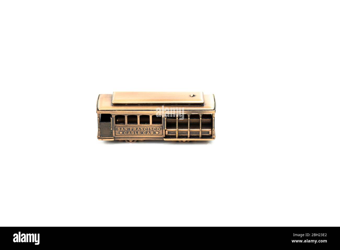 le téléphérique de san francisco en cuivre moulé sous pression est isolé sur fond blanc Banque D'Images