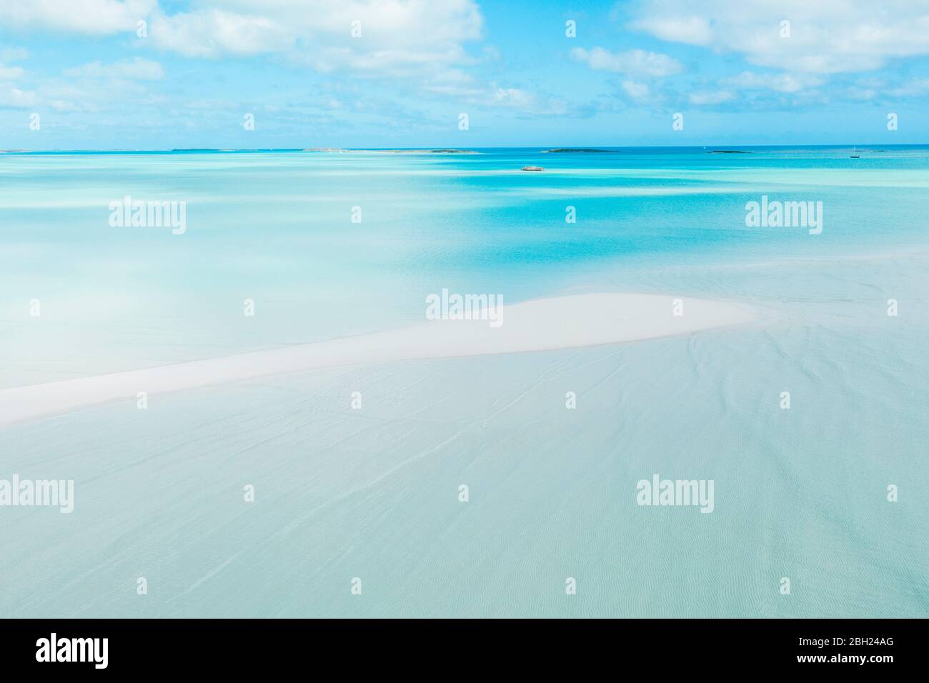 Longue plage de sable blanc sur Coco Plum Beach, Exuma, Bahamas, Caraïbes Banque D'Images