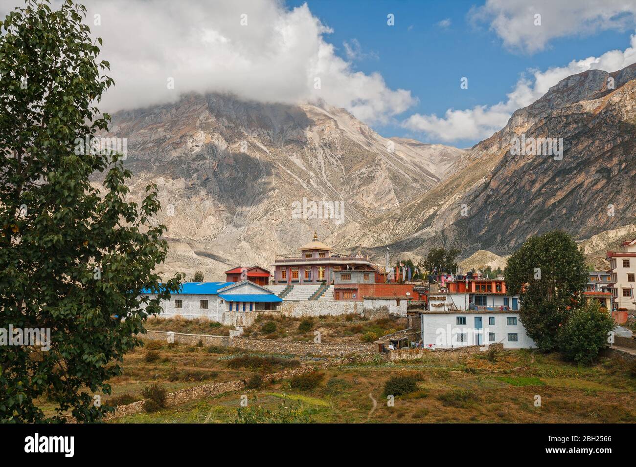 Village de Ranipauwa et Temple Tsechen Kunga Chooeling Gompa, Mustang inférieur, Népal Banque D'Images