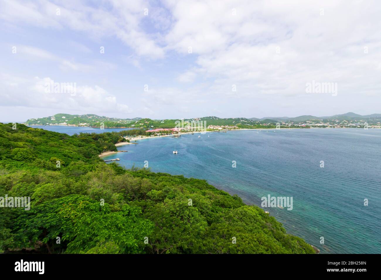 Paysage tropical à couper le souffle et paysage côtier panoramique ciel panoramique mer panoramique et vue panoramique paysage depuis le parc national de Pigeon Island Banque D'Images Paysage tropical à couper le souffle et paysage côtier panoramique ciel panoramique mer panoramique et vue panoramique paysage depuis le parc national de Pigeon Island Banque D'Images