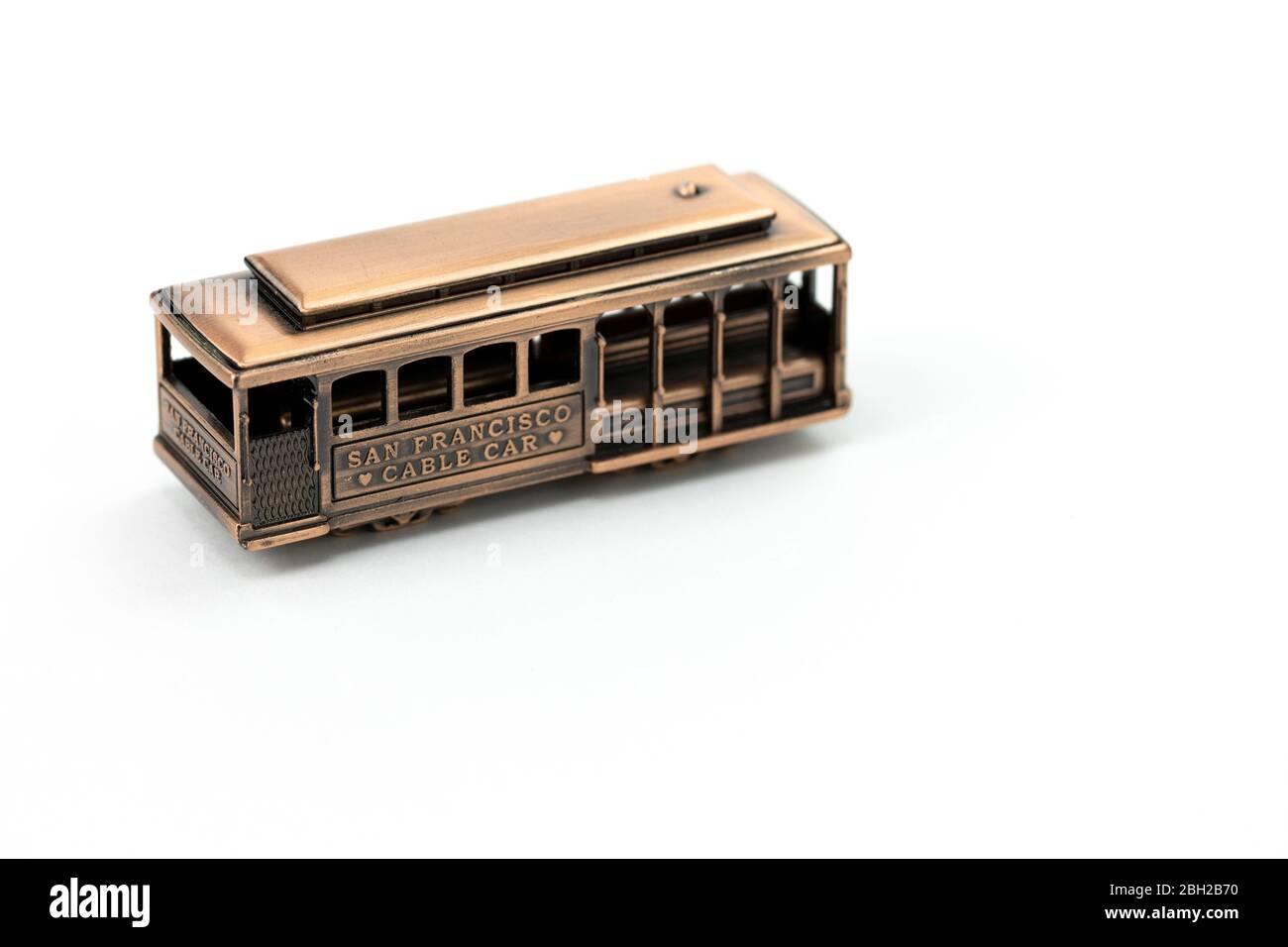 jouet en métal moulé, le symbole de téléphérique en cuivre san francisco isolé sur fond blanc Banque D'Images
