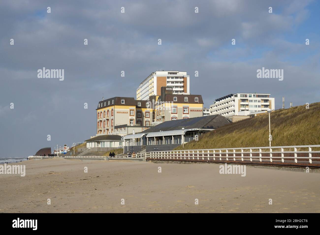 Hôtel et maisons à la plage, Westerland, Sylt, Île du Nord-frison, Frise du Nord, Schleswig-Holstein, Allemagne, Europe Banque D'Images