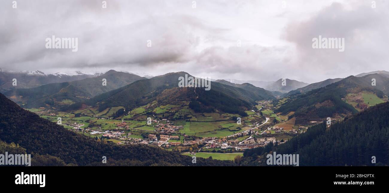 Espagne, Asturies, Cantabrie, Potes Photo Stock - Alamy
