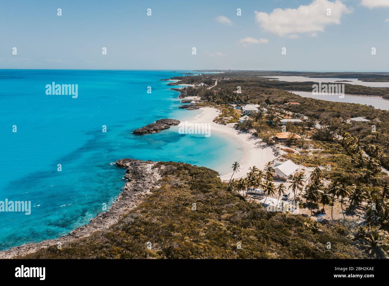 Caraïbes, Bahamas, Exuma, Drone vue sur la jolie plage Molly Photo Stock -  Alamy
