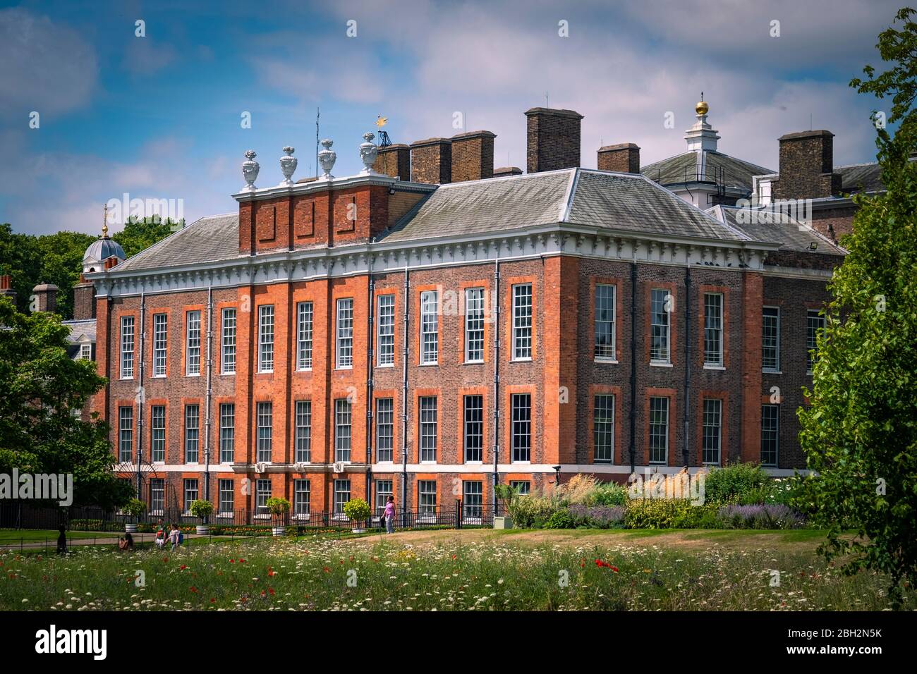 LONDRES- Kensington Palace, une résidence royale située dans les jardins de Kensington, un bâtiment historique et une attraction populaire pour les visiteurs Banque D'Images