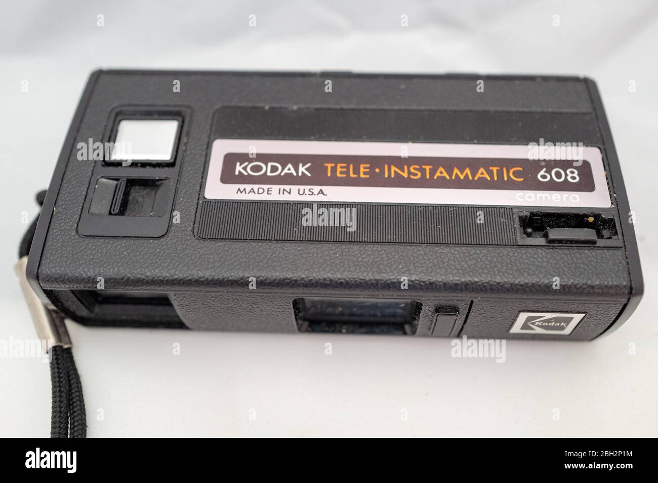 Gros plan sur l'appareil photo analogique Kodak Tele-Instamatic 608 de marque 110, 7 février 2020. () Banque D'Images