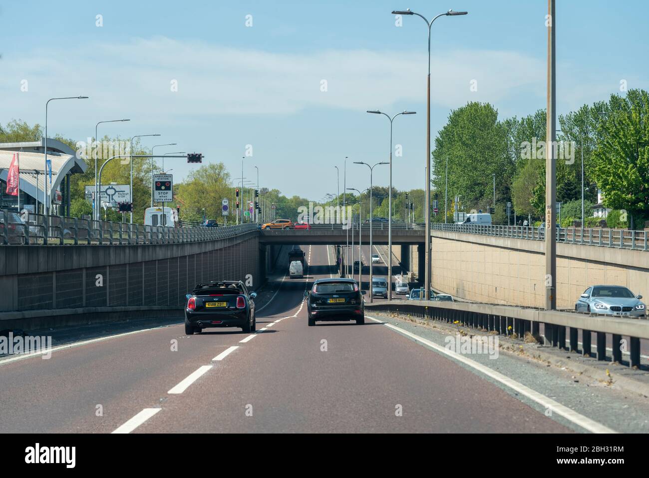 Jonction de l'A127 avec circulation sous-jacente Rayleigh Weir. Au rond-point, prenez la sortie 129 en direction de Londres Banque D'Images