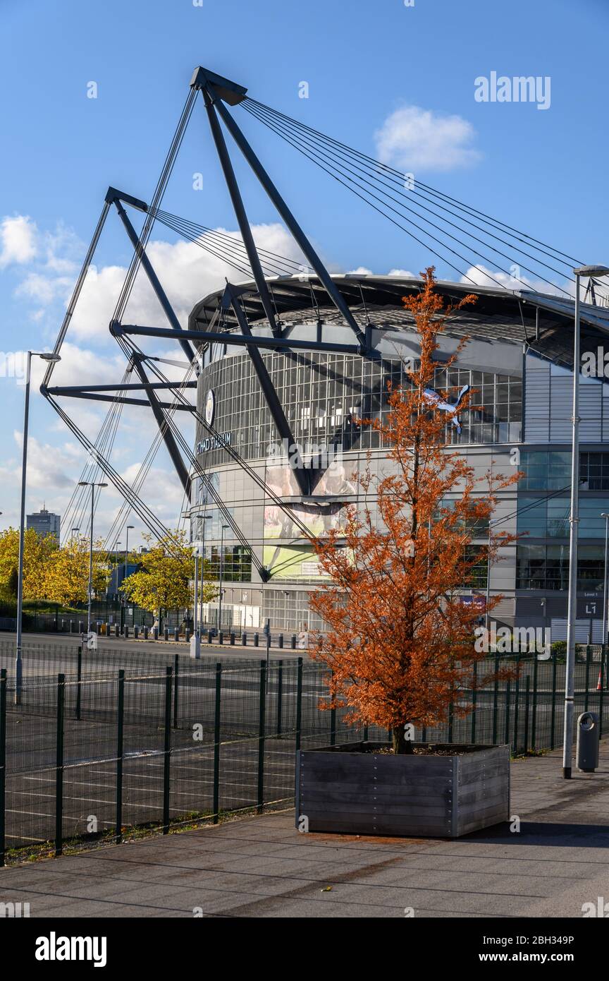 MANCHESTER, ANGLETERRE -OCTUBER 27, 2019- construit en 2002, le stade Etihad abrite le club de football de Manchester City. Banque D'Images