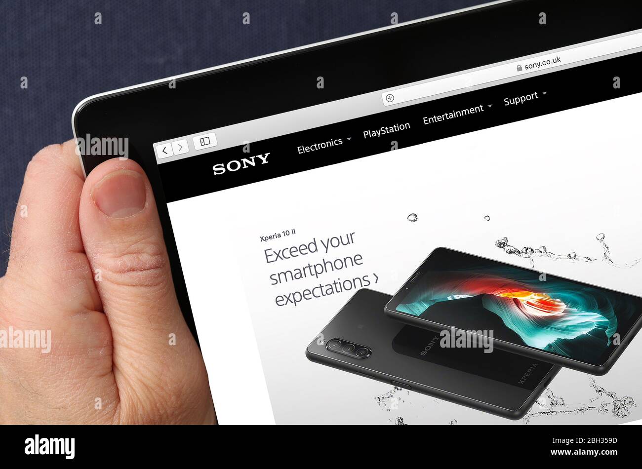 Site Web Sony affiché sur un iPad (usage éditorial uniquement) Banque D'Images