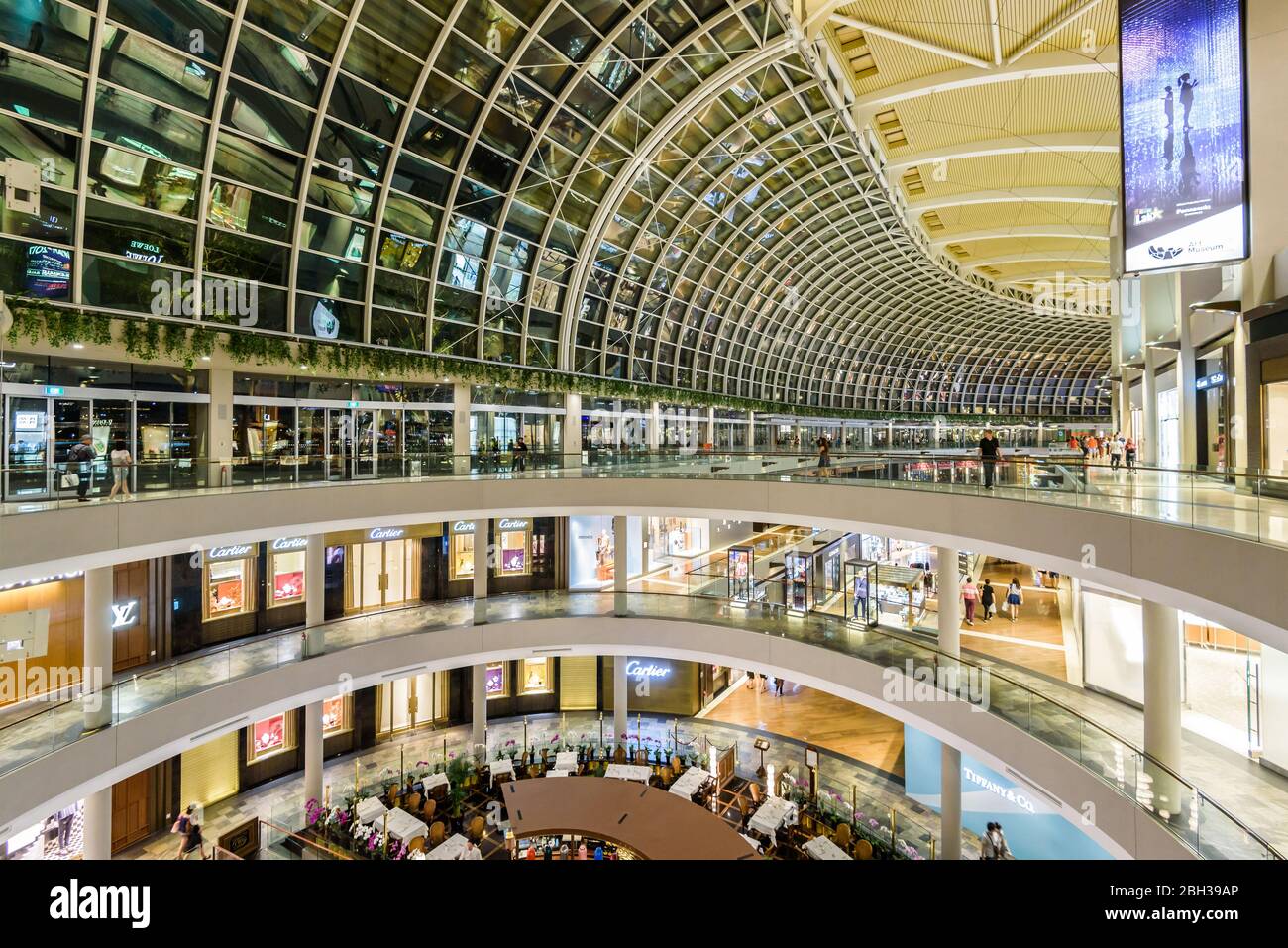 Singapour. Vue sur l'architecture intérieure du centre commercial "The Shoppes at Marina Bay Sands". Banque D'Images