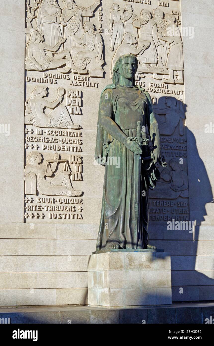 Statue colossale en bronze de la justice Banque de photographies et d’images à haute résolution