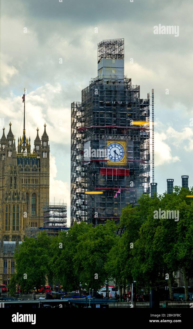 Rénovation de Big Ben avec échafaudage Londres Angleterre Royaume-Uni Capital River Thames Royaume-Uni Europe UE Banque D'Images