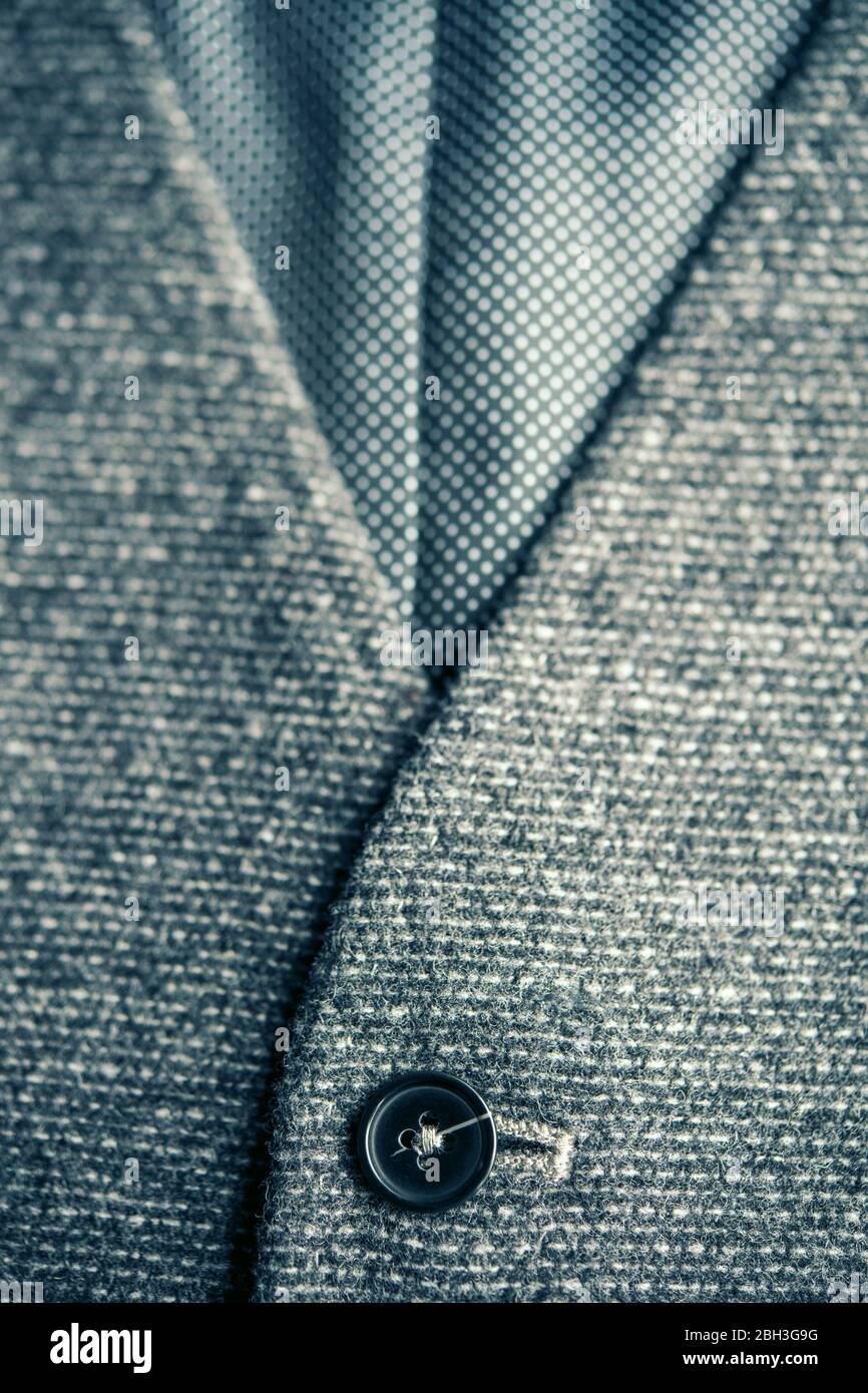 Gilet gris pour homme avec bouton sur le dessus Banque D'Images