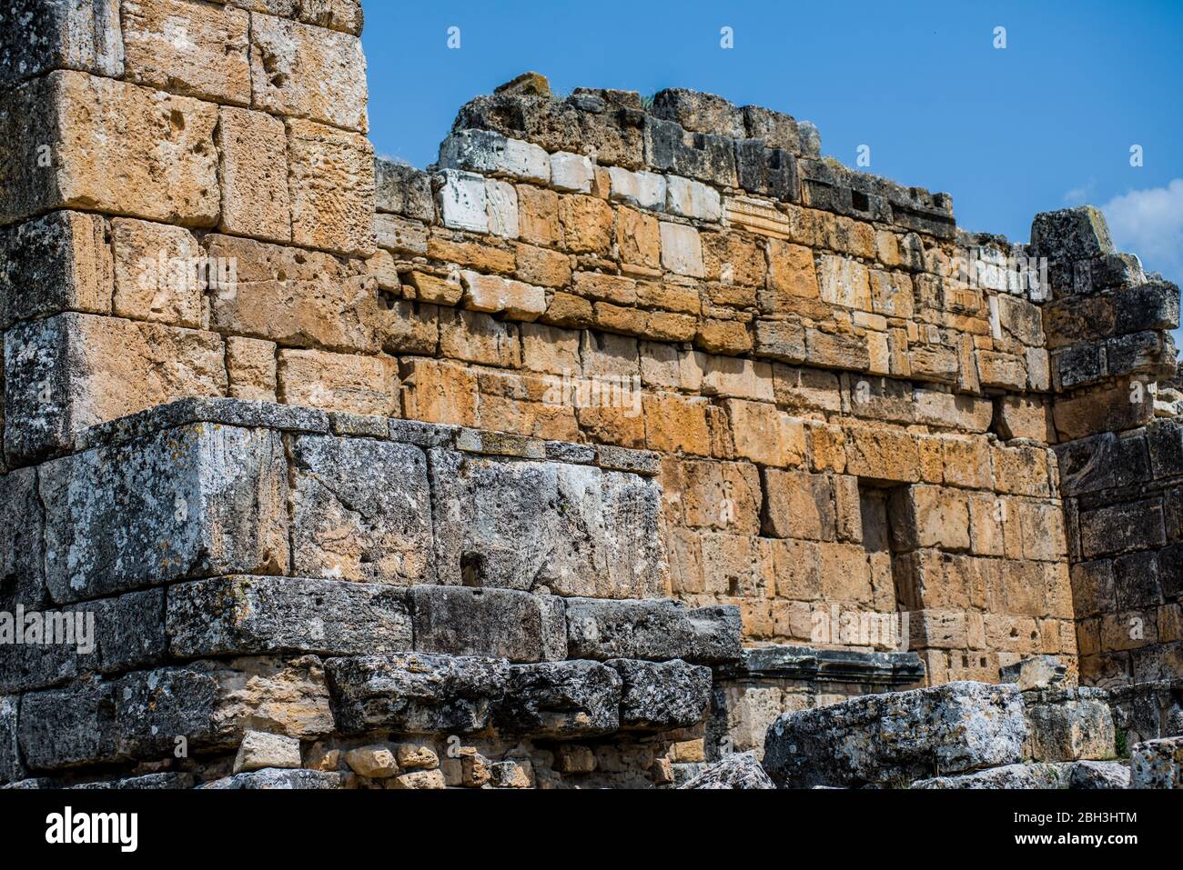 hiérapolis, l'ancien théâtre et le monde entier du monde antique, des pierres et du ciel Banque D'Images