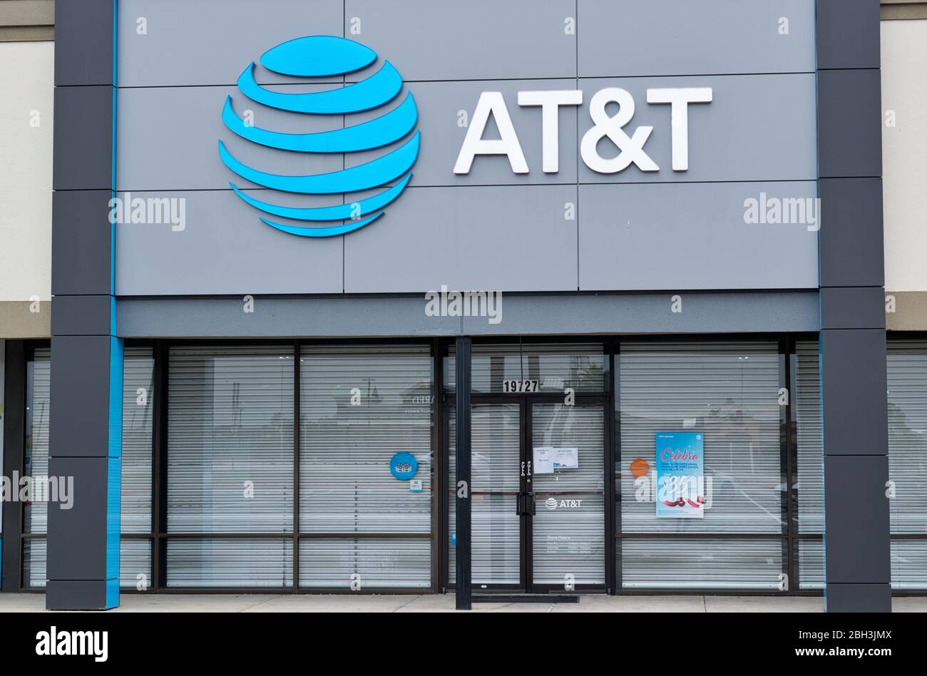 Sortie AT&T dans Humble, TX. Fondée en 1983, elle est devenue la plus grande entreprise de télécommunications au monde avec une couverture mondiale. Banque D'Images